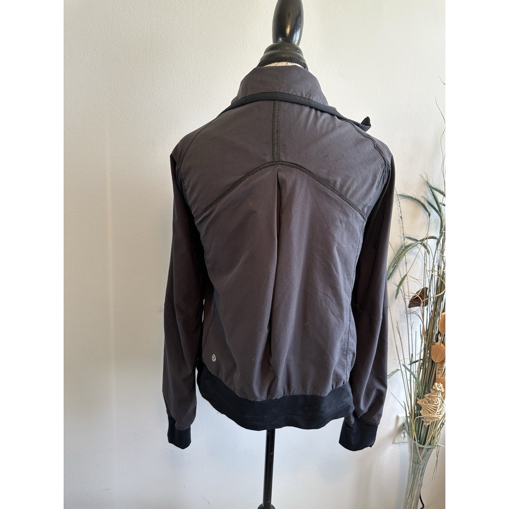 Lululemon Gray Blackish Size 6 Athletic Jacket missing zipper